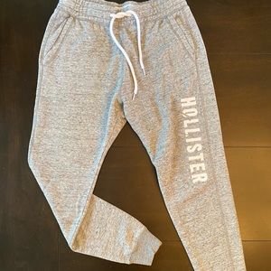 Men’s Hollister Skinny Logo Graphic Jogger Sweatpants Grey Size Small